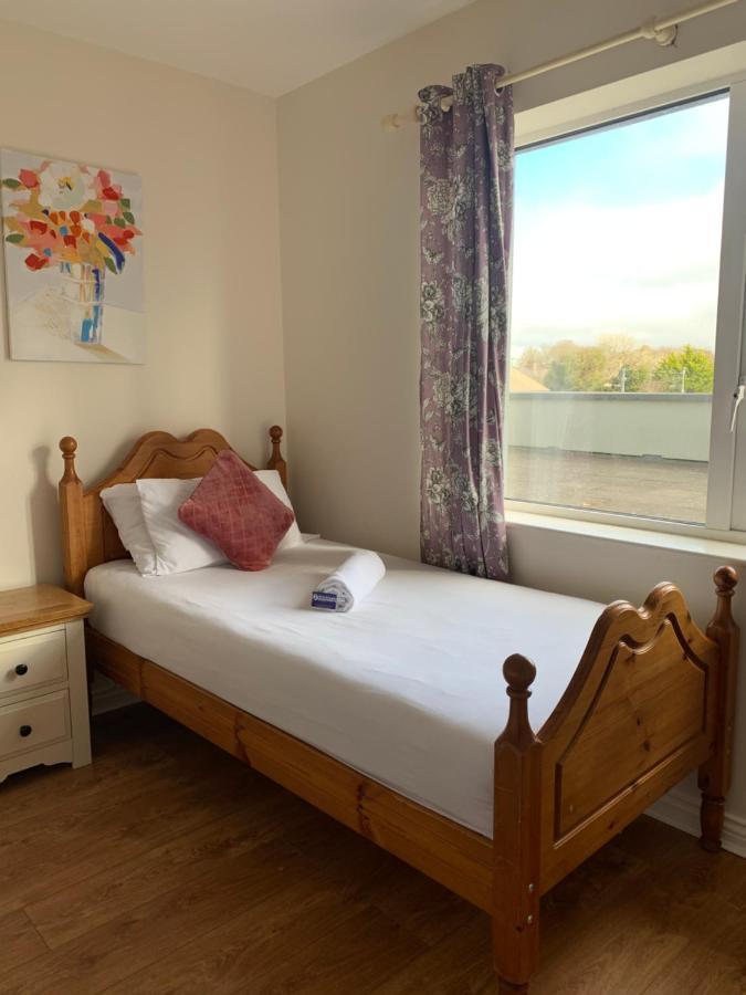Newcastle Townhouse Apartment Galway Ngoại thất bức ảnh